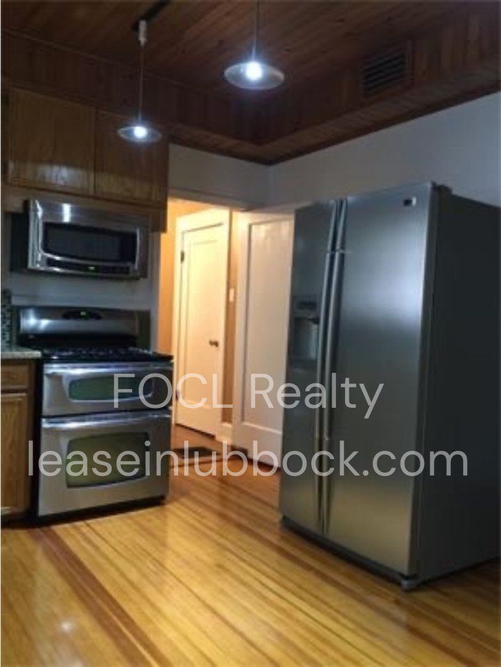 2207 16th St - Photo 5 of 12