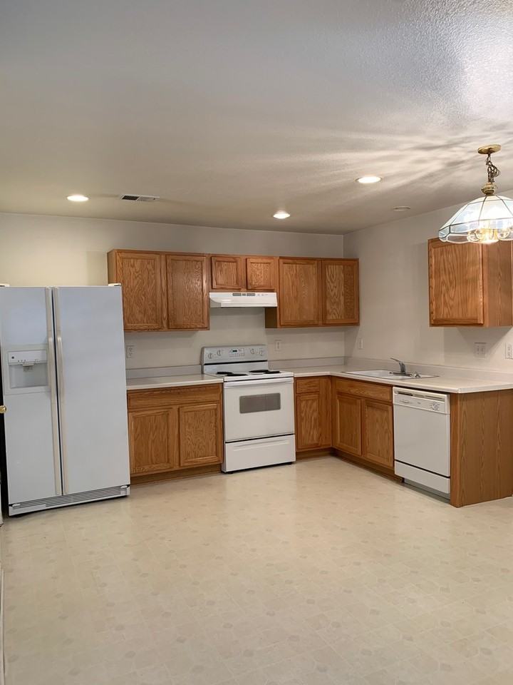 1723 Dove Creek Cir - Photo 2 of 16