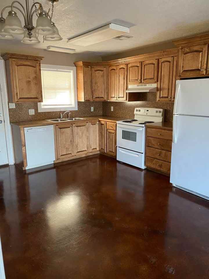 914 Live Oak St - Photo 2 of 6