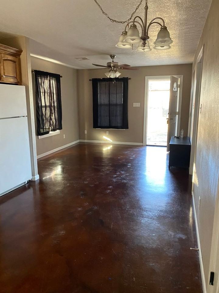 914 Live Oak St - Photo 3 of 6