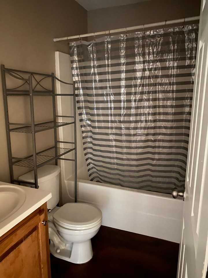 914 Live Oak St - Photo 5 of 6