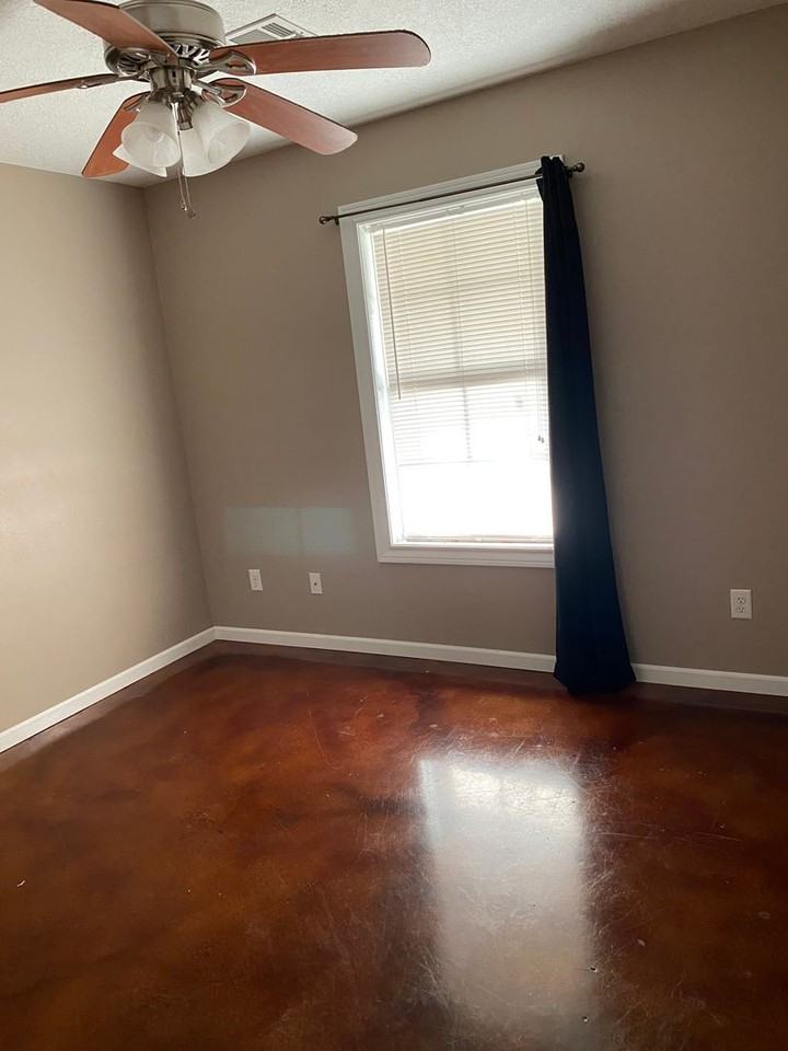 914 Live Oak St - Photo 6 of 6