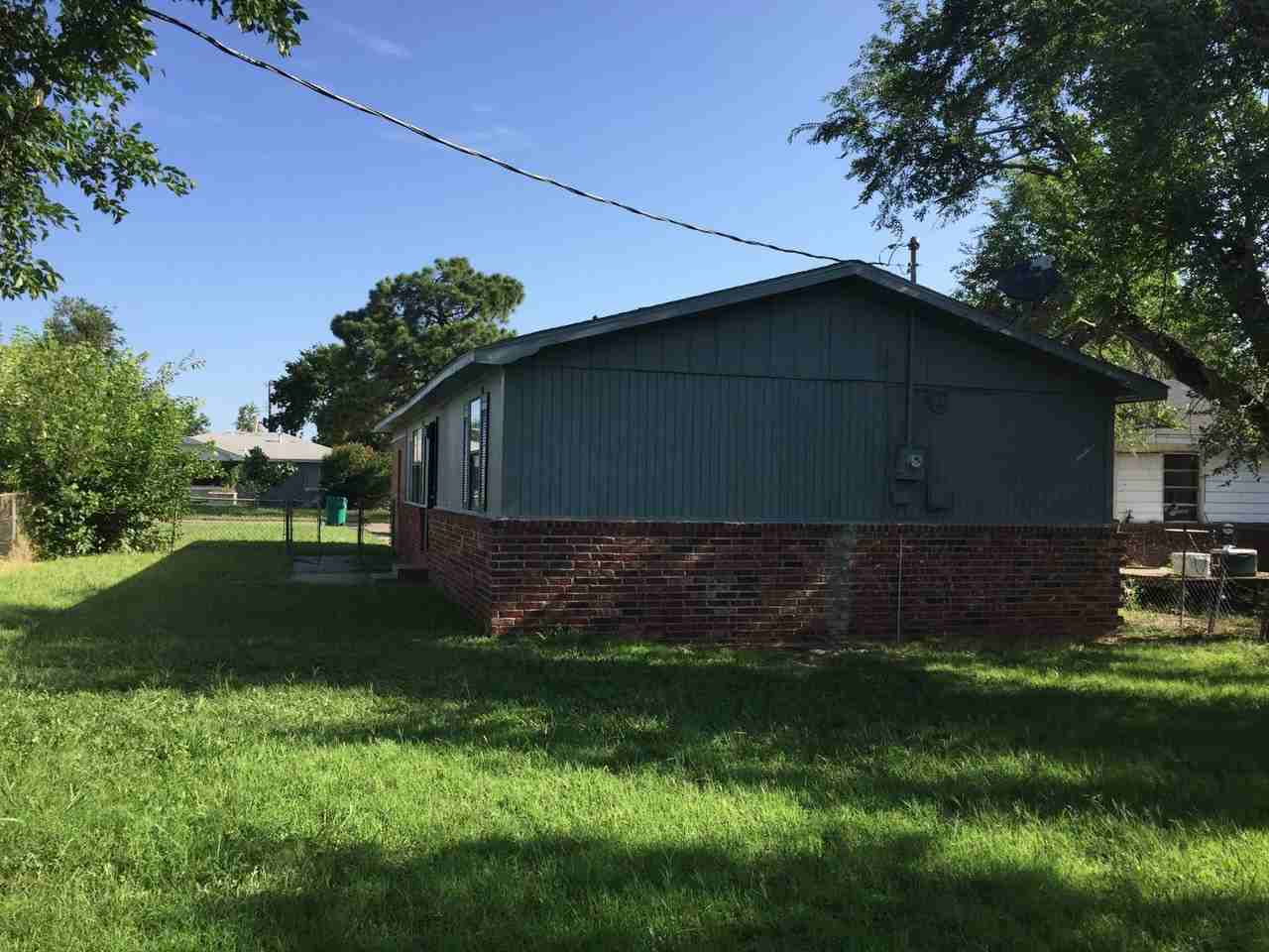 3324 Sw 42nd St - Photo 3 of 26