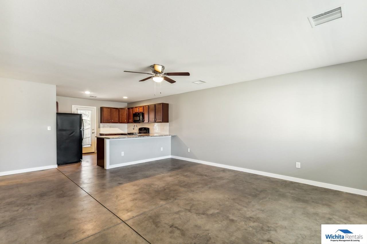 131 N Joann St - Photo 3 of 13