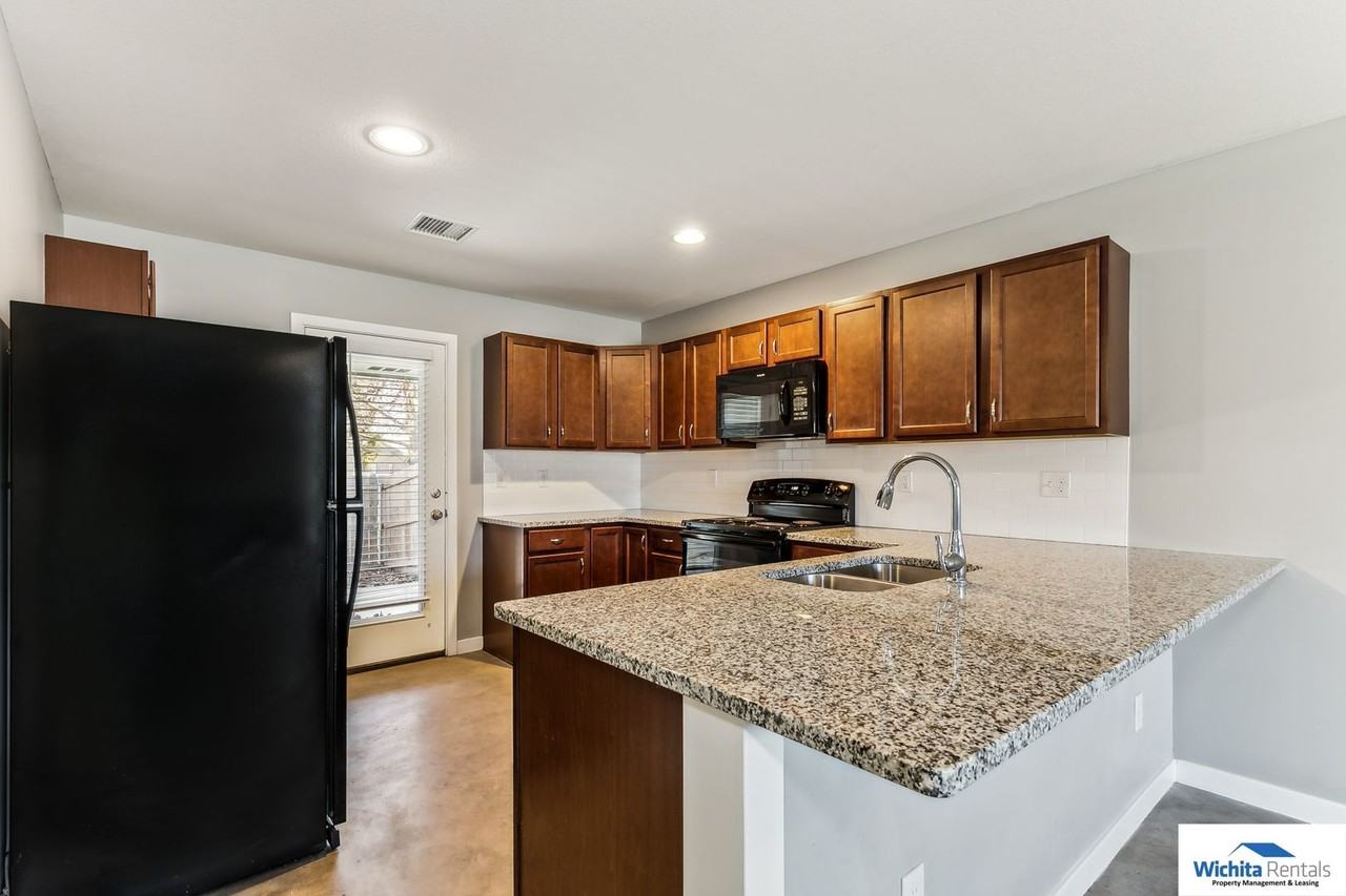 131 N Joann St - Photo 5 of 13