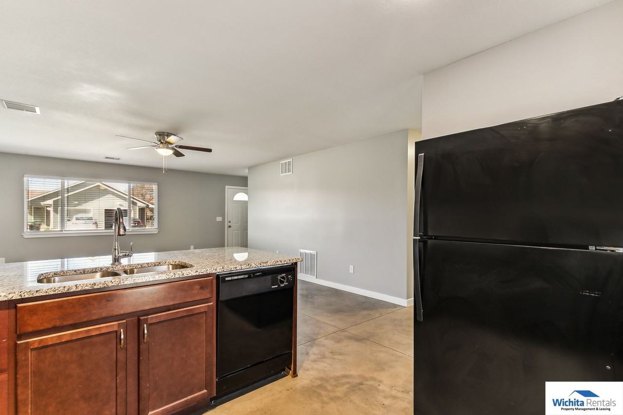 131 N Joann St - Photo 6 of 13