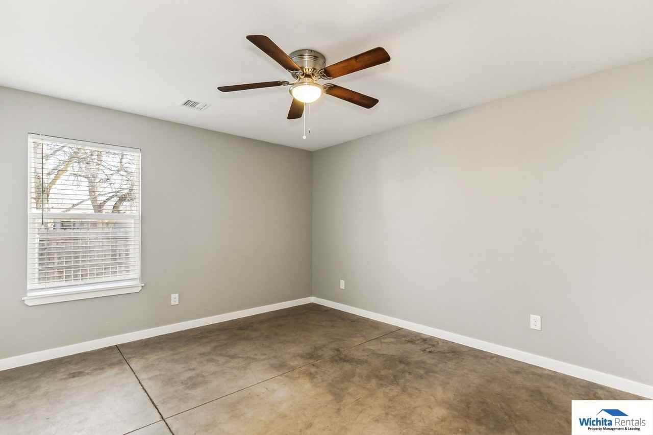 131 N Joann St - Photo 7 of 13