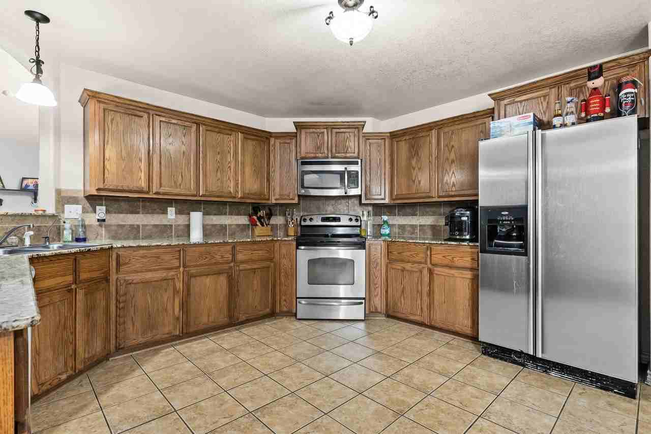 3711 Dewitt County Ct - Photo 5 of 15