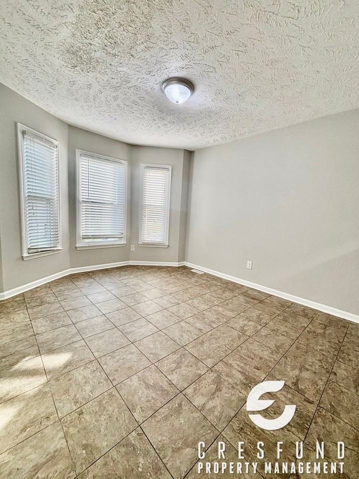 1654 Derrydowne Ct - Photo 5 of 29