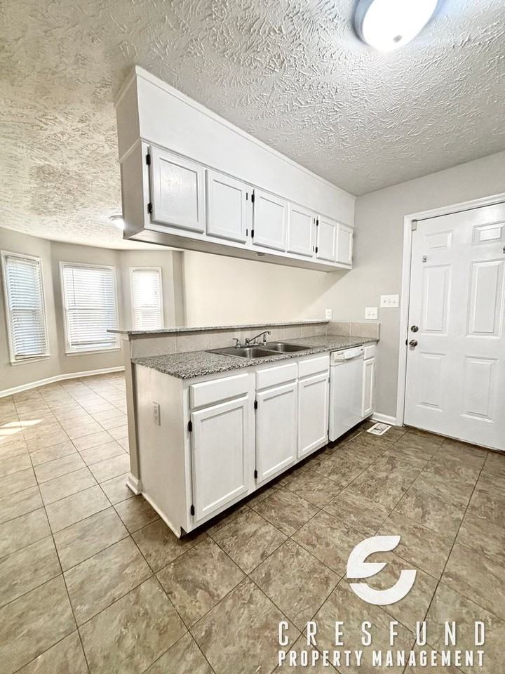 1654 Derrydowne Ct - Photo 7 of 29