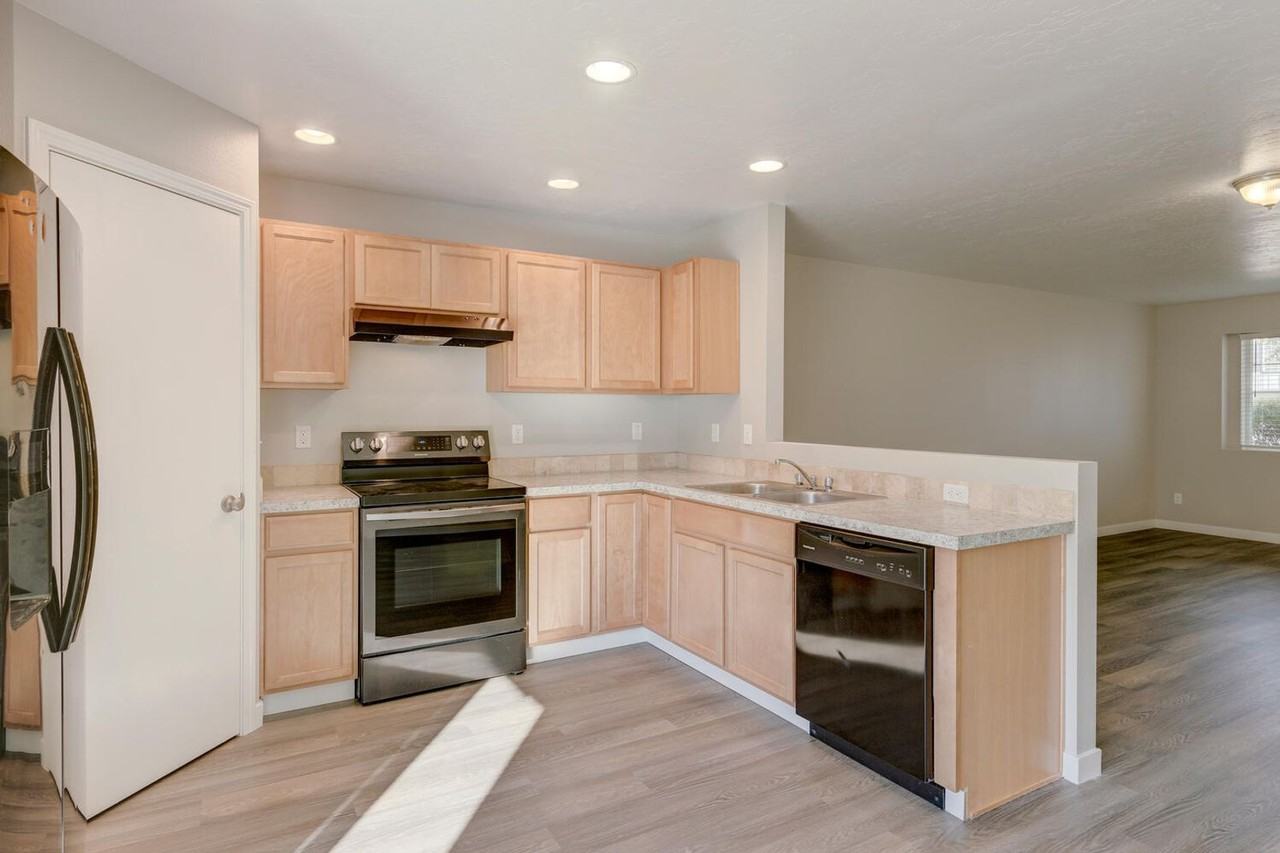 13693 Key West St - Photo 2 of 24