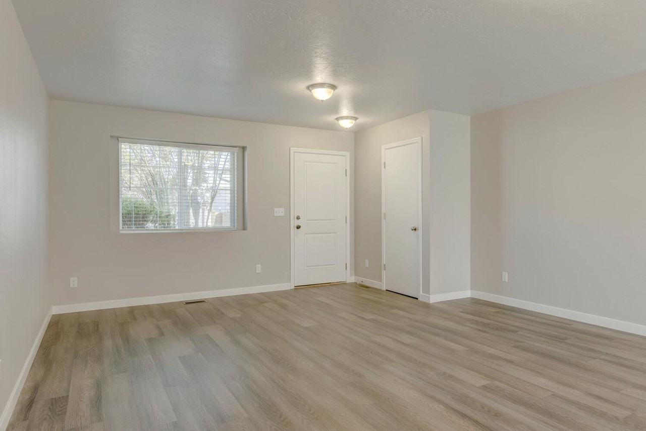 13693 Key West St - Photo 4 of 24