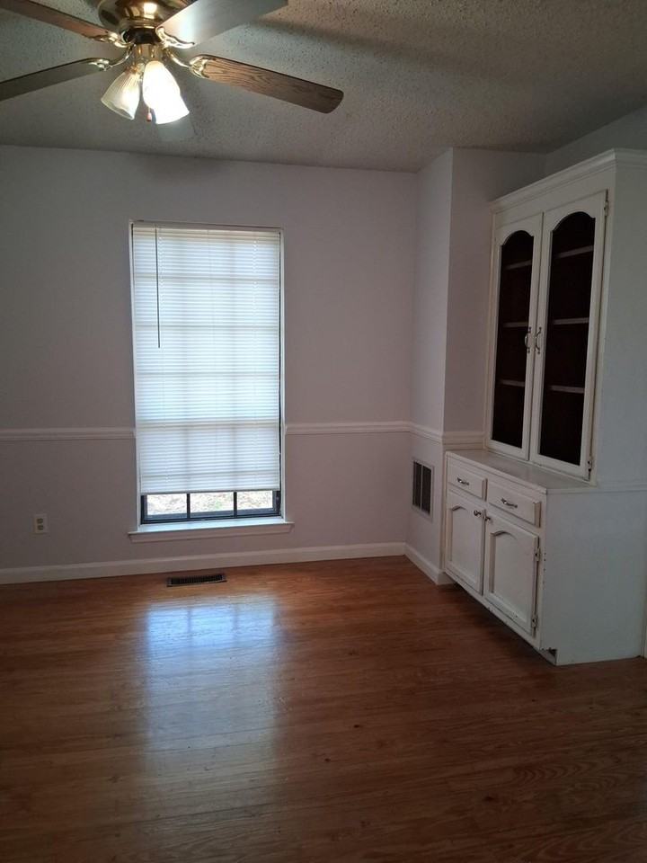 1757 Tahiti Ln - Photo 3 of 12