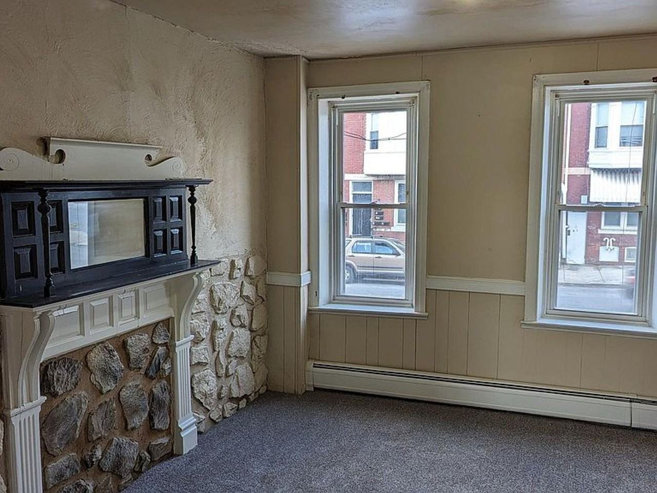 622 E Market St - Photo 5 of 16