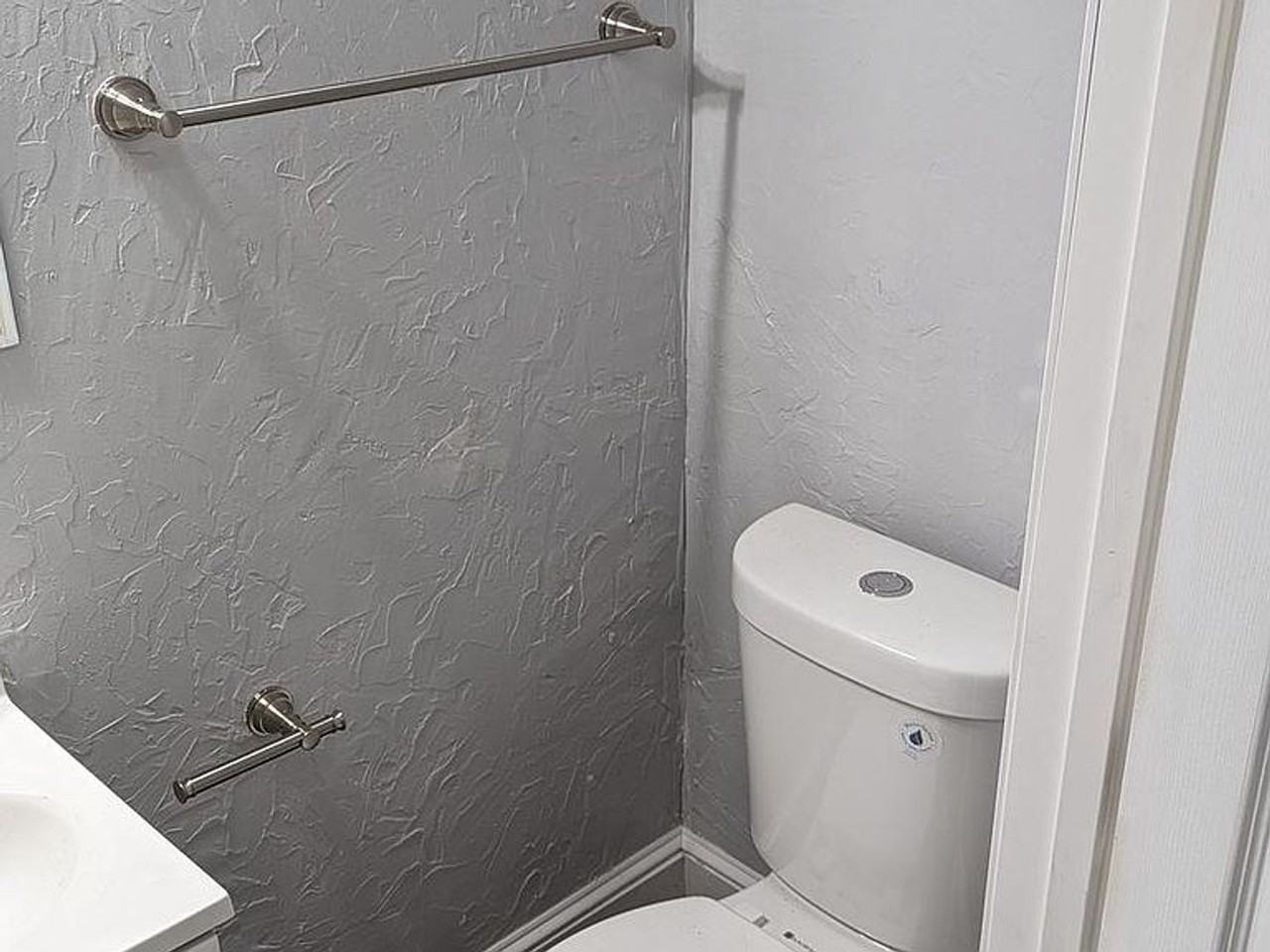 622 E Market St - Photo 7 of 16