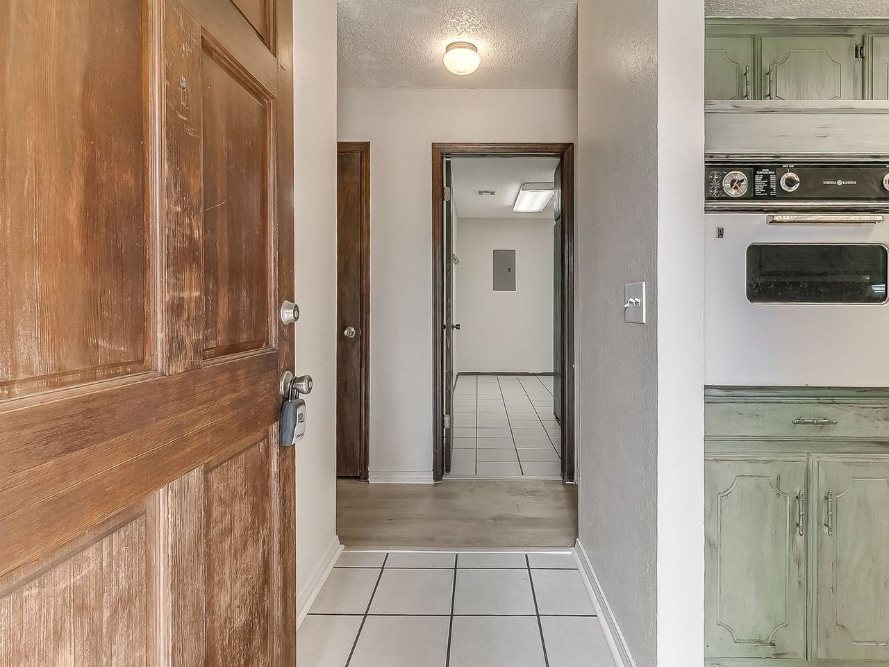 204 3rd St Ne - Photo 3 of 35