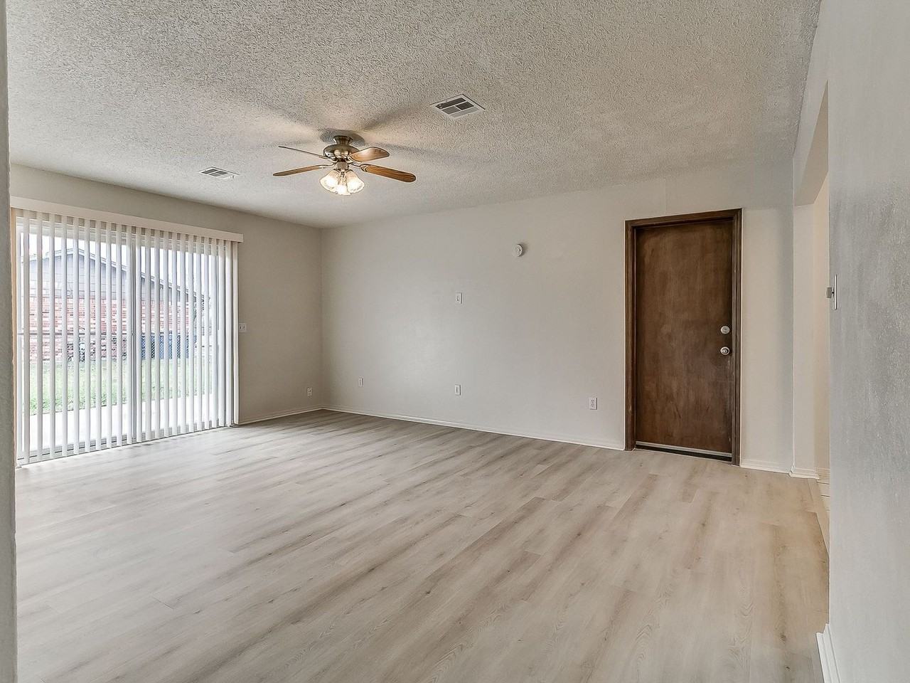 204 3rd St Ne - Photo 4 of 35