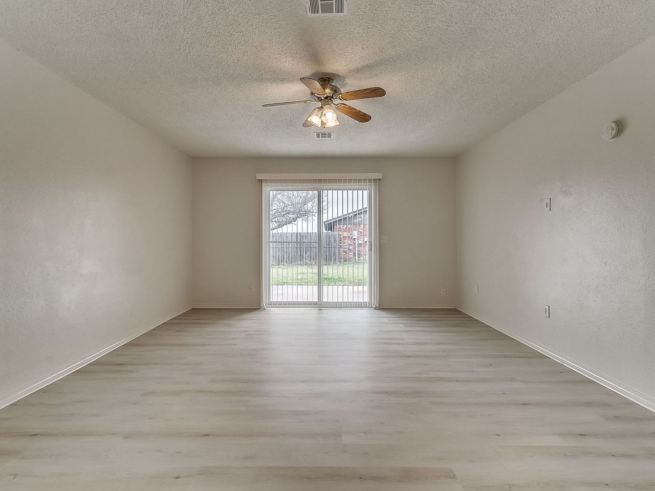 204 3rd St Ne - Photo 5 of 35