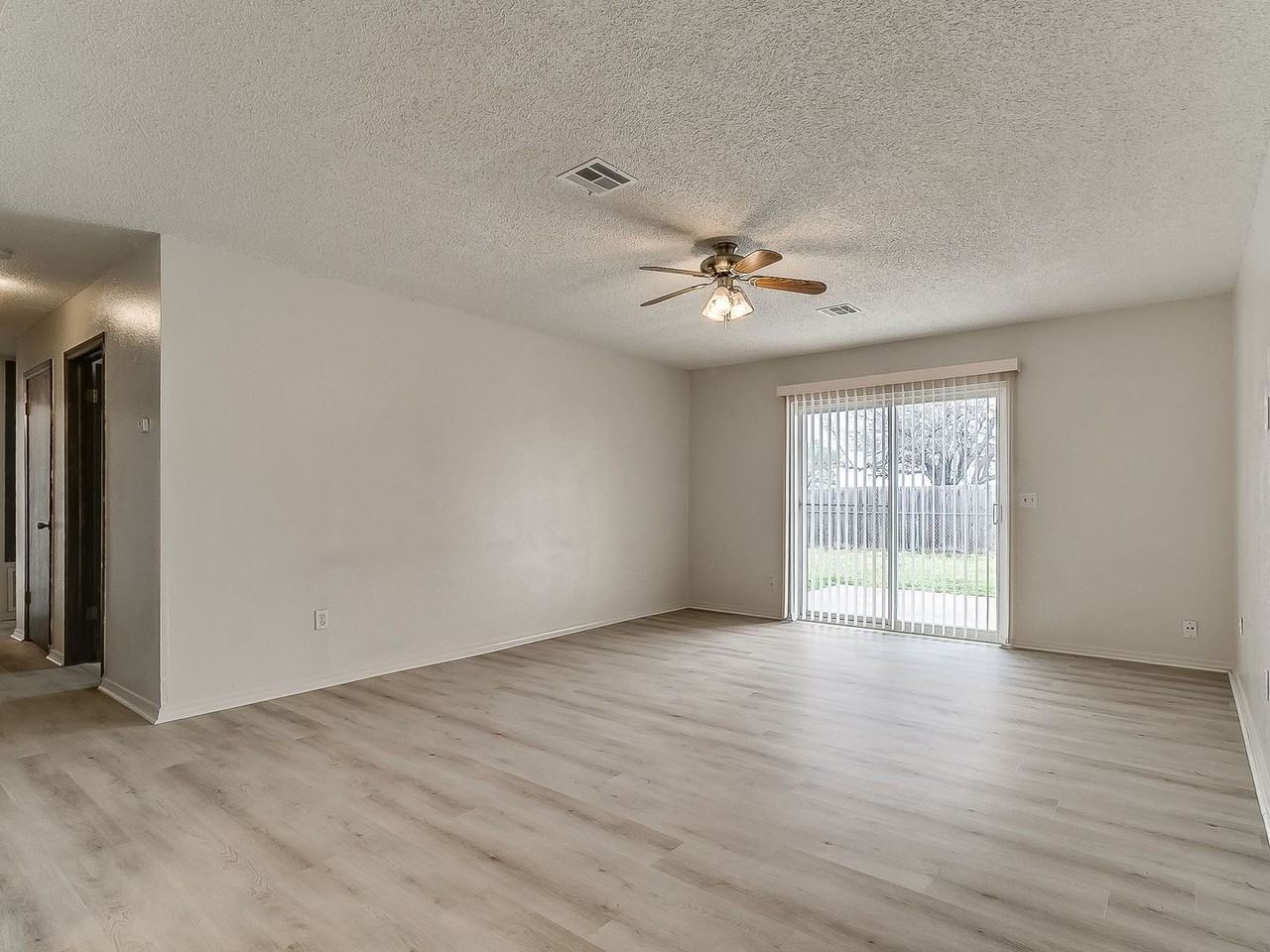 204 3rd St Ne - Photo 6 of 35