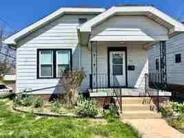 featured image of 750 E Delaware St