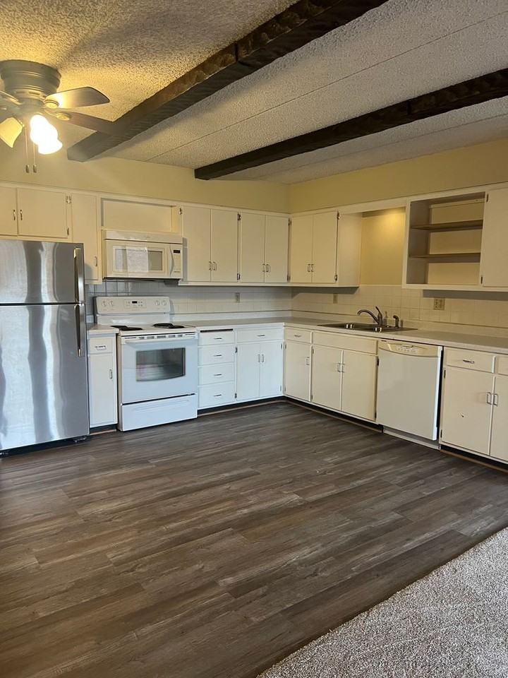 304 4th St S - Photo 4 of 13