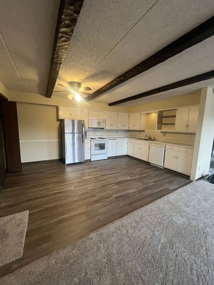 304 4th St S - Photo 5 of 13