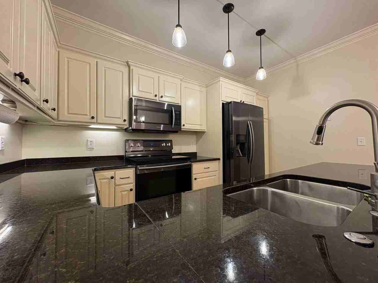 702 Bennett St - Photo 5 of 15