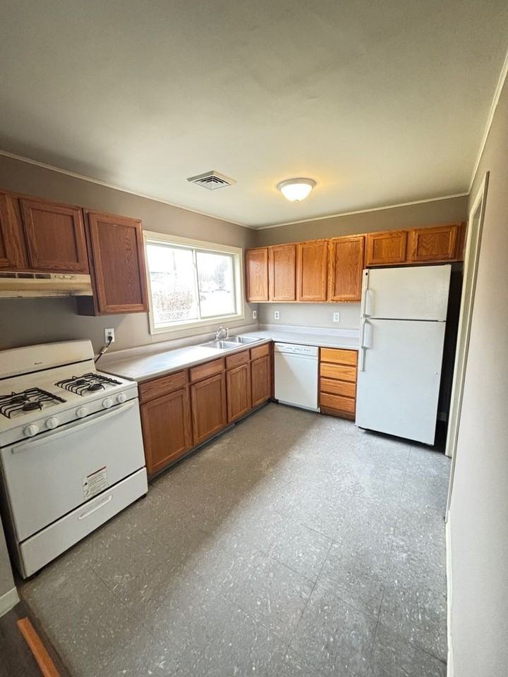 822 W Hill St - Photo 2 of 7