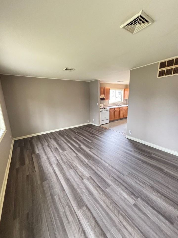 822 W Hill St - Photo 3 of 7