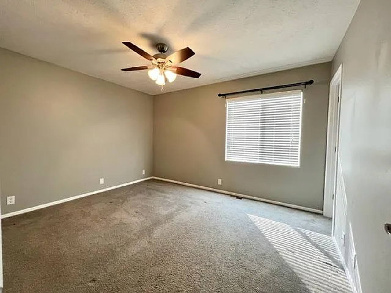 6714 N 110th Ave - Photo 4 of 12