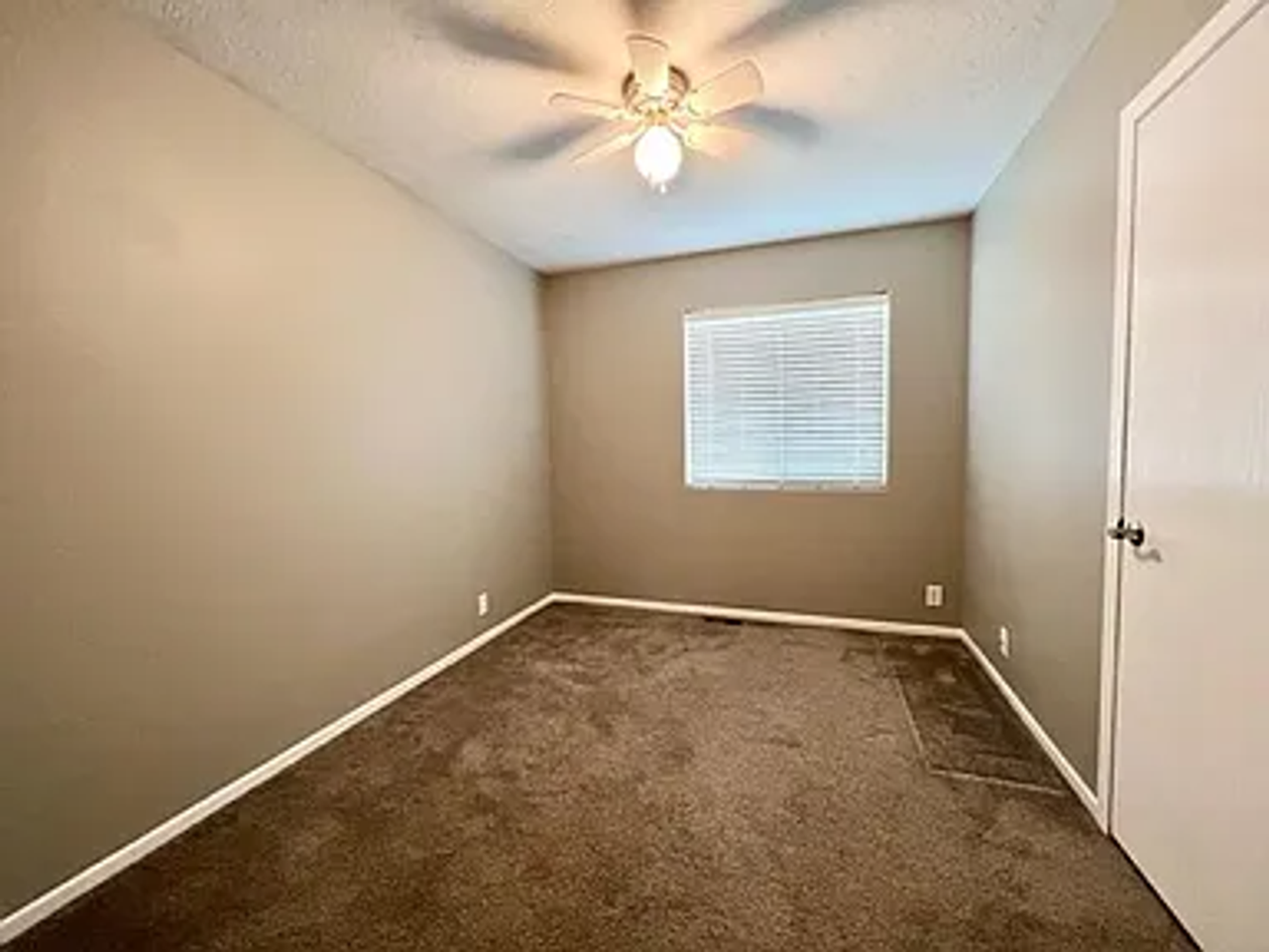 6714 N 110th Ave - Photo 5 of 12