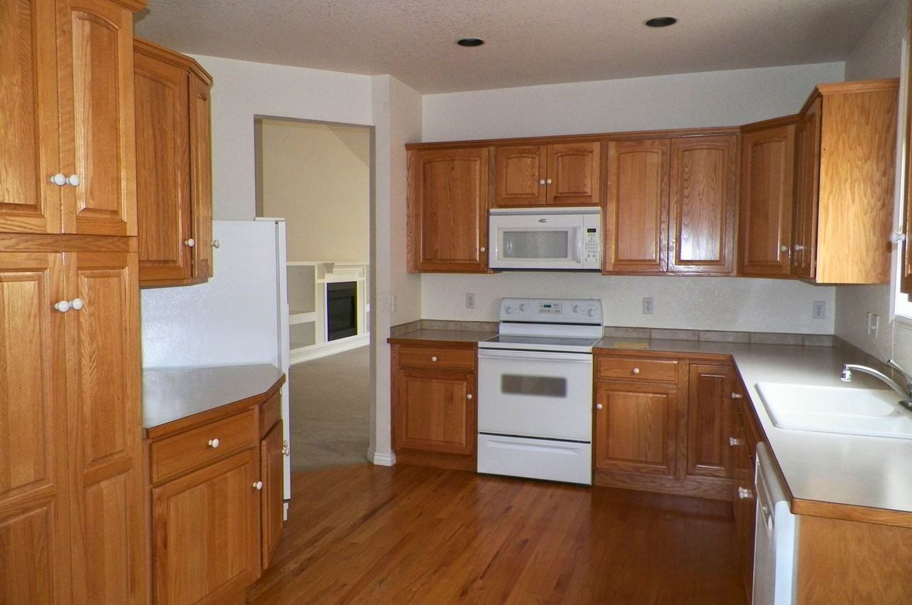 950 Southridge Greens Blvd - Photo 3 of 8