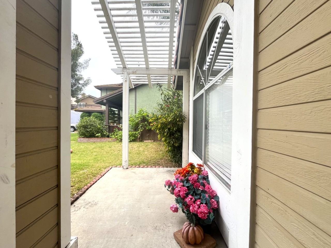 980 Tufts Cir - Photo 4 of 38