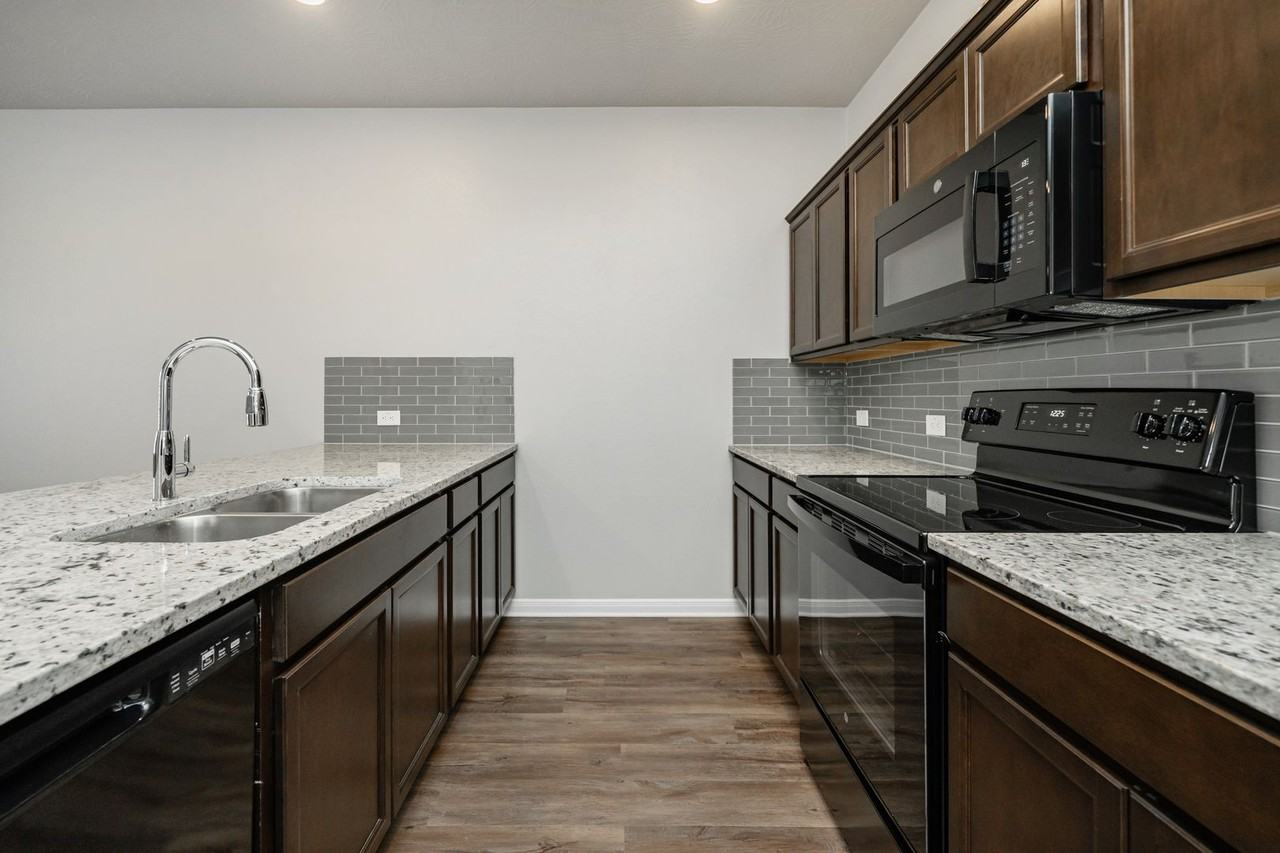 1139 Trellis Pass - Photo 2 of 29