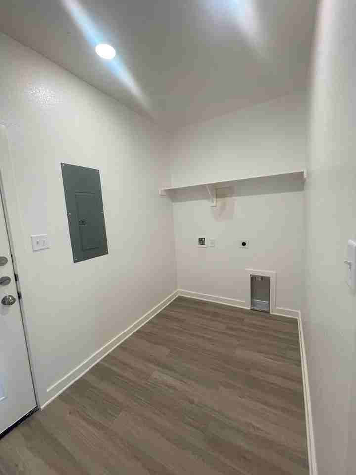 1612 W 5th St #1 - Photo 4 of 15