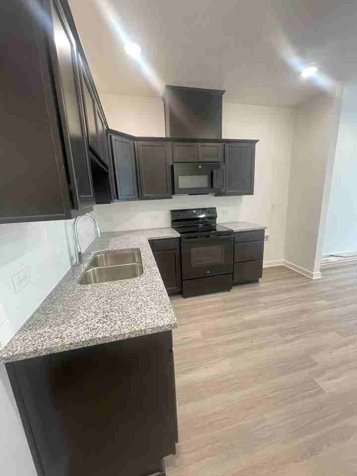 1612 W 5th St #1 - Photo 5 of 15