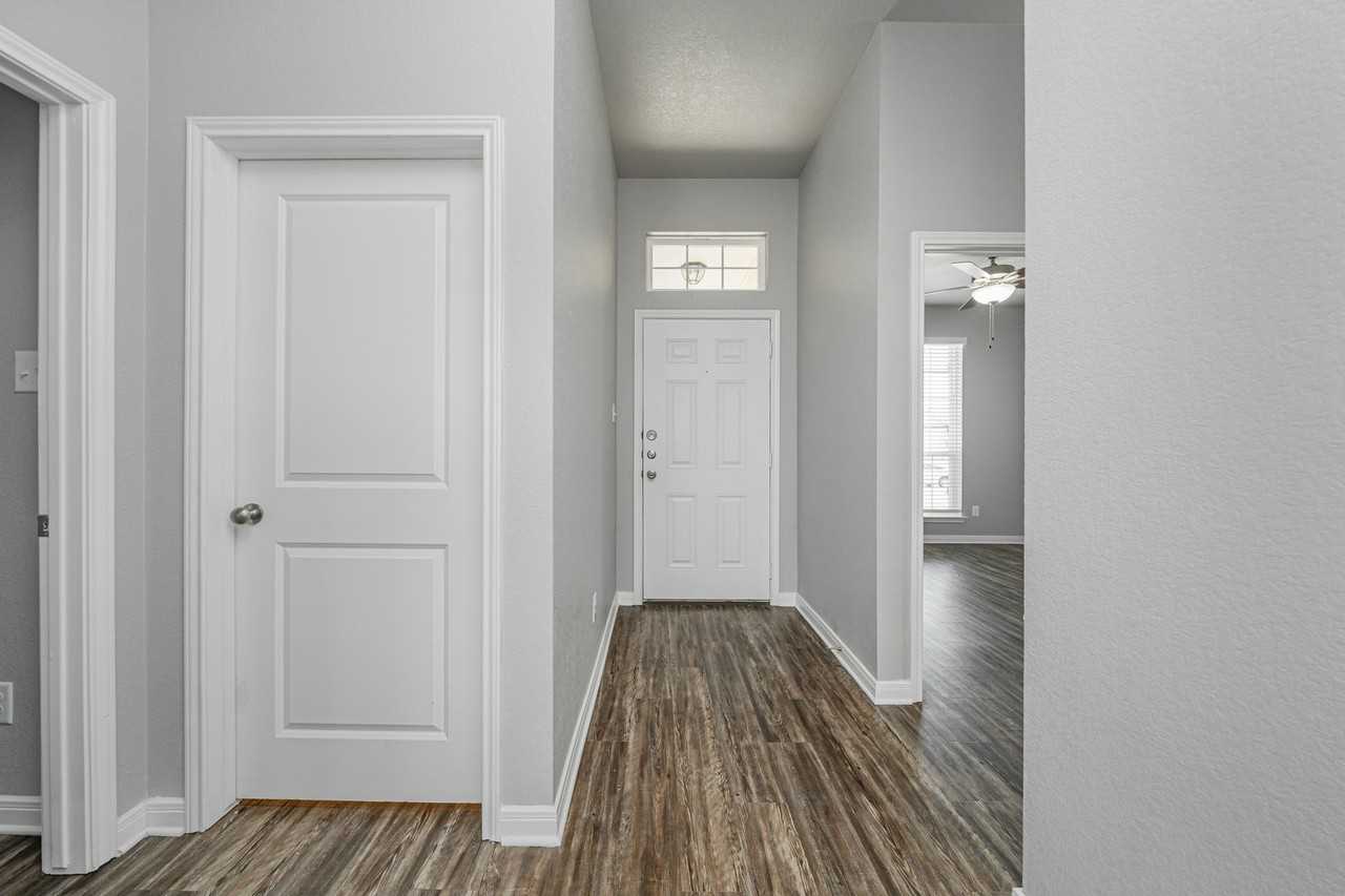 624 Hollyhock Dr - Photo 2 of 50