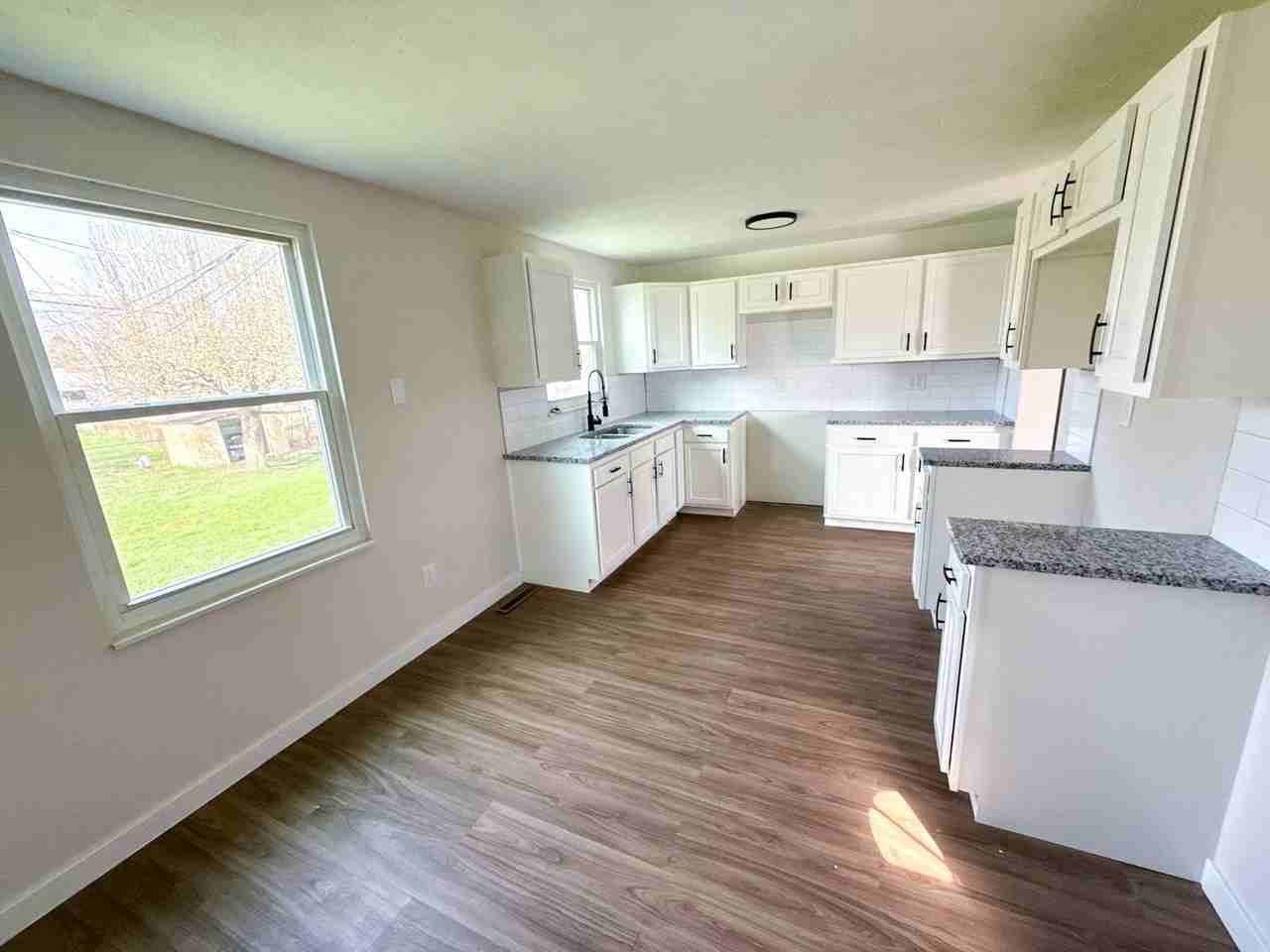 812 Breathitt Ave - Photo 4 of 10