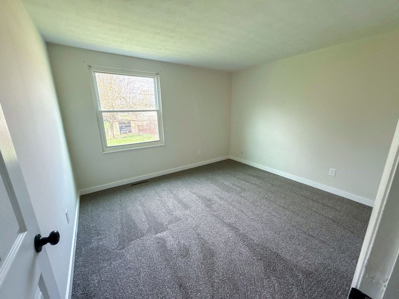 812 Breathitt Ave - Photo 6 of 10