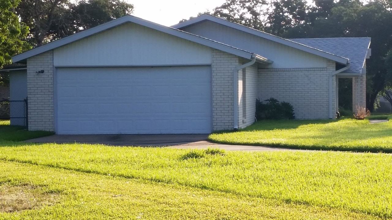 1301 Haines Dr - Photo 3 of 18