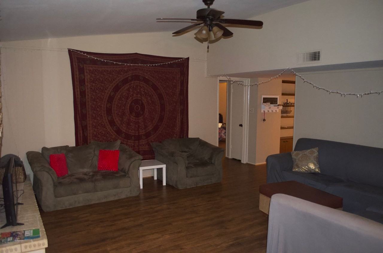 1301 Haines Dr - Photo 4 of 18