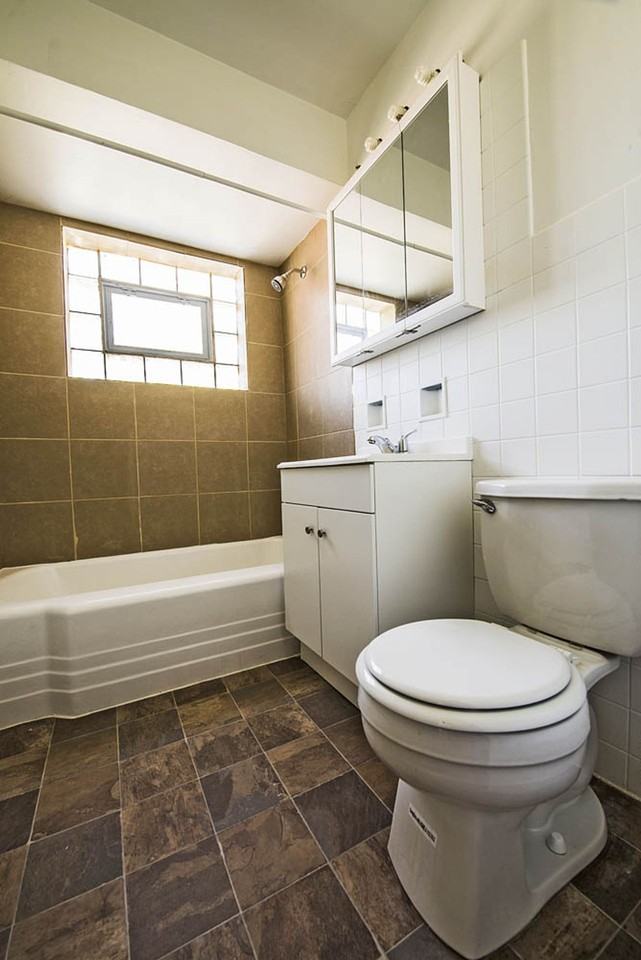 470 Gordon Ave Calumet City, IL 60409 - Photo 3 of 27