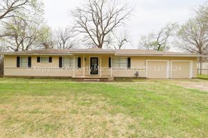 featured image of 225 S Walnut St