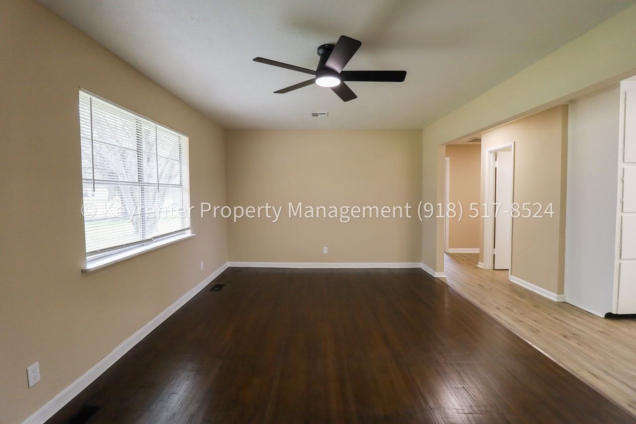 225 S Walnut St - Photo 3 of 38