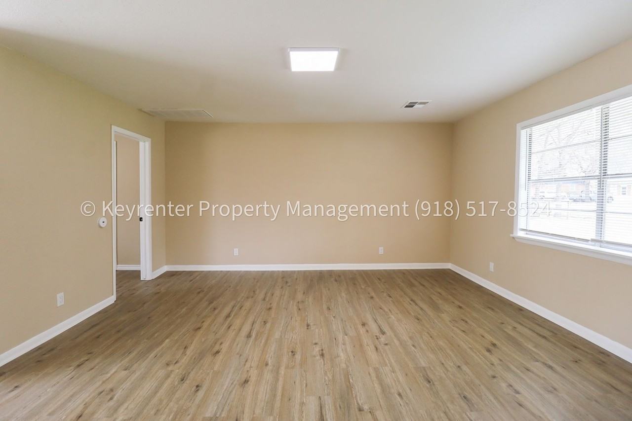 225 S Walnut St - Photo 6 of 38