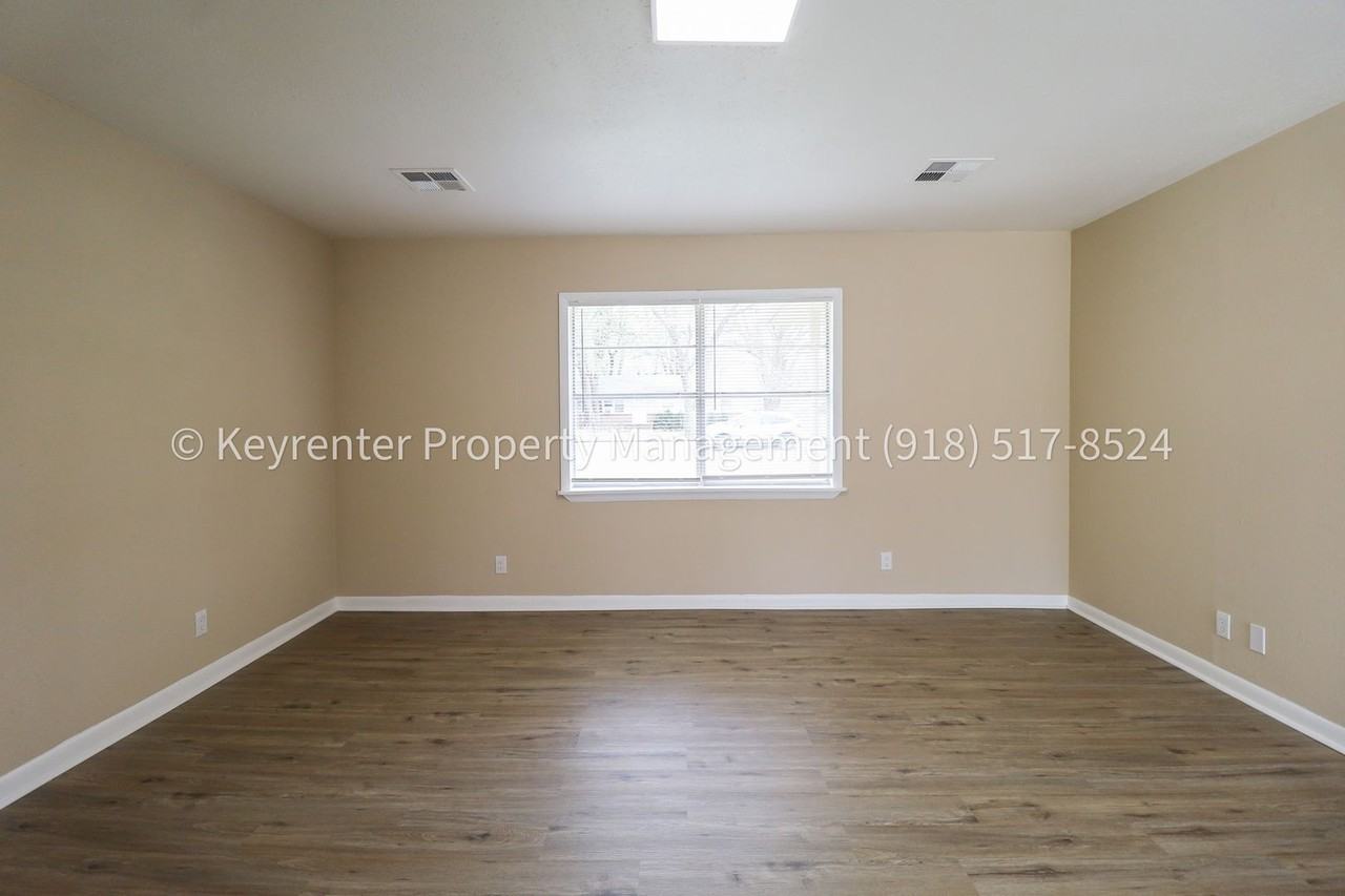 225 S Walnut St - Photo 7 of 38