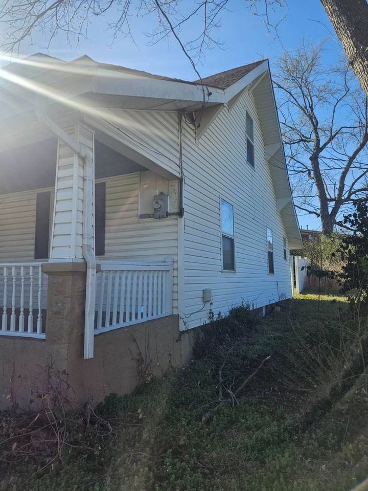 2542 W High St - Photo 2 of 41