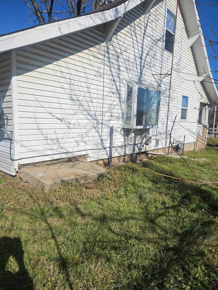 2542 W High St - Photo 3 of 41