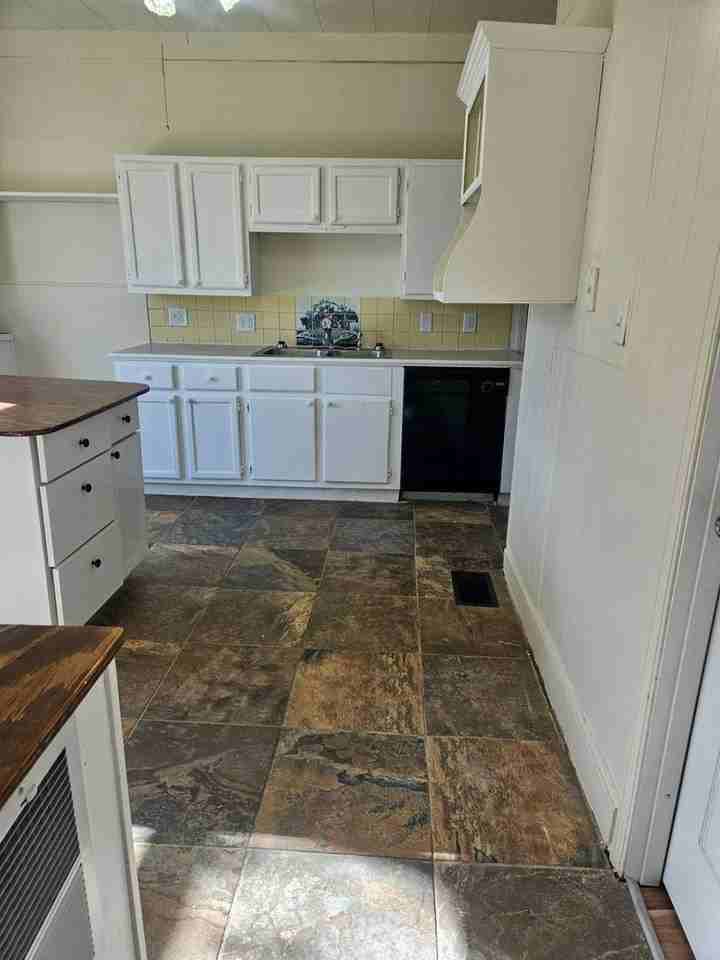 2542 W High St - Photo 5 of 41