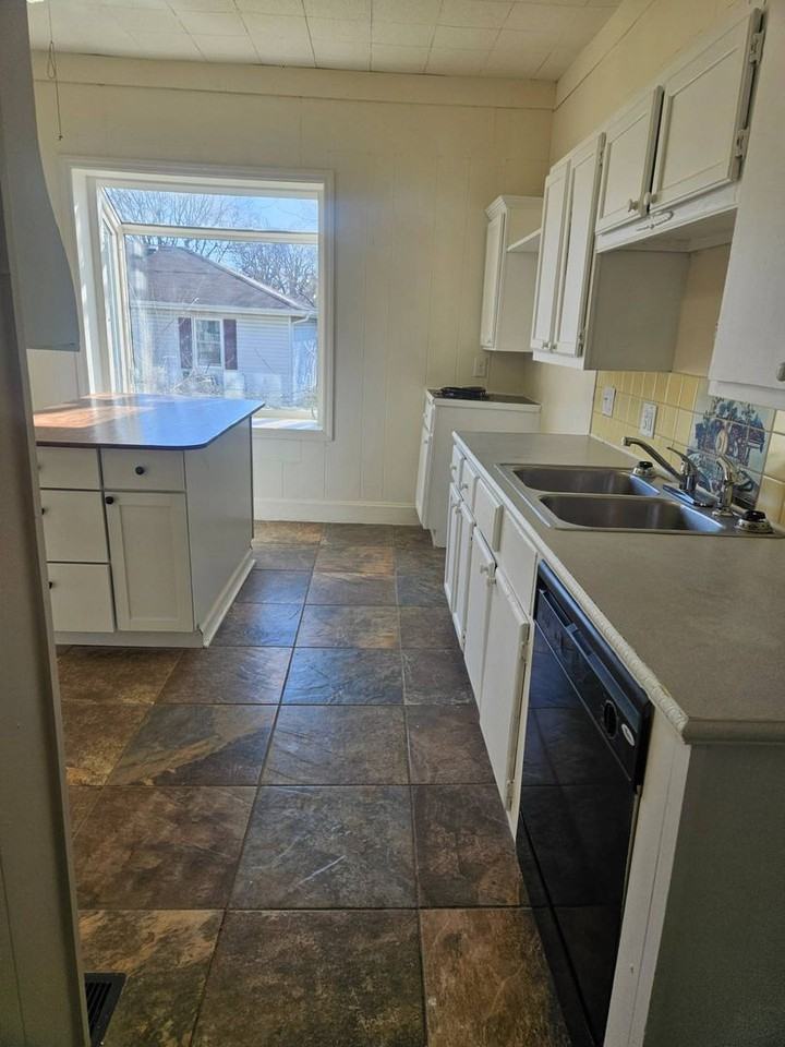 2542 W High St - Photo 6 of 41